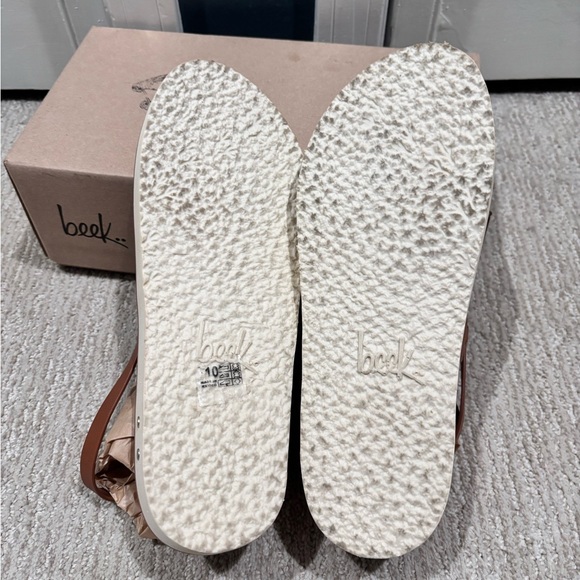 Beek Wigeon Leather Toe Ring Sandal - Picture 5 of 9